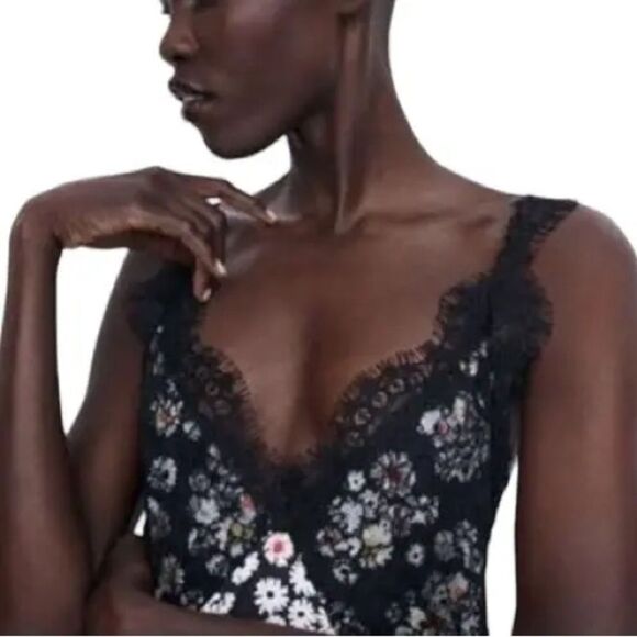 Zara Elegant Black Lace Slip Dress with Daisy Print - Picture 3 of 7